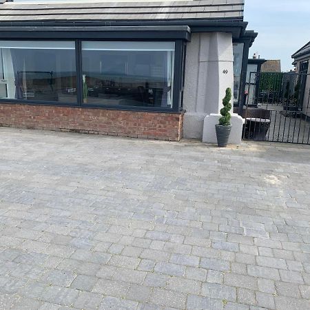 Beach House Apartment On Ground Floor With Sea View - Pet Friendly Cleveleys Kültér fotó