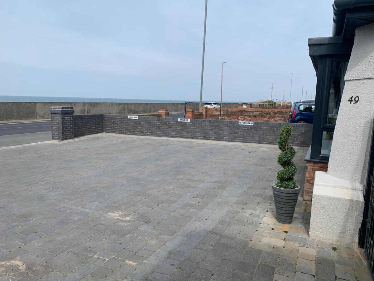 Beach House Apartment On Ground Floor With Sea View - Pet Friendly Cleveleys Kültér fotó