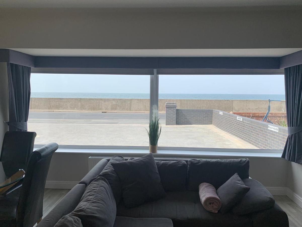 Beach House Apartment On Ground Floor With Sea View - Pet Friendly Cleveleys Kültér fotó