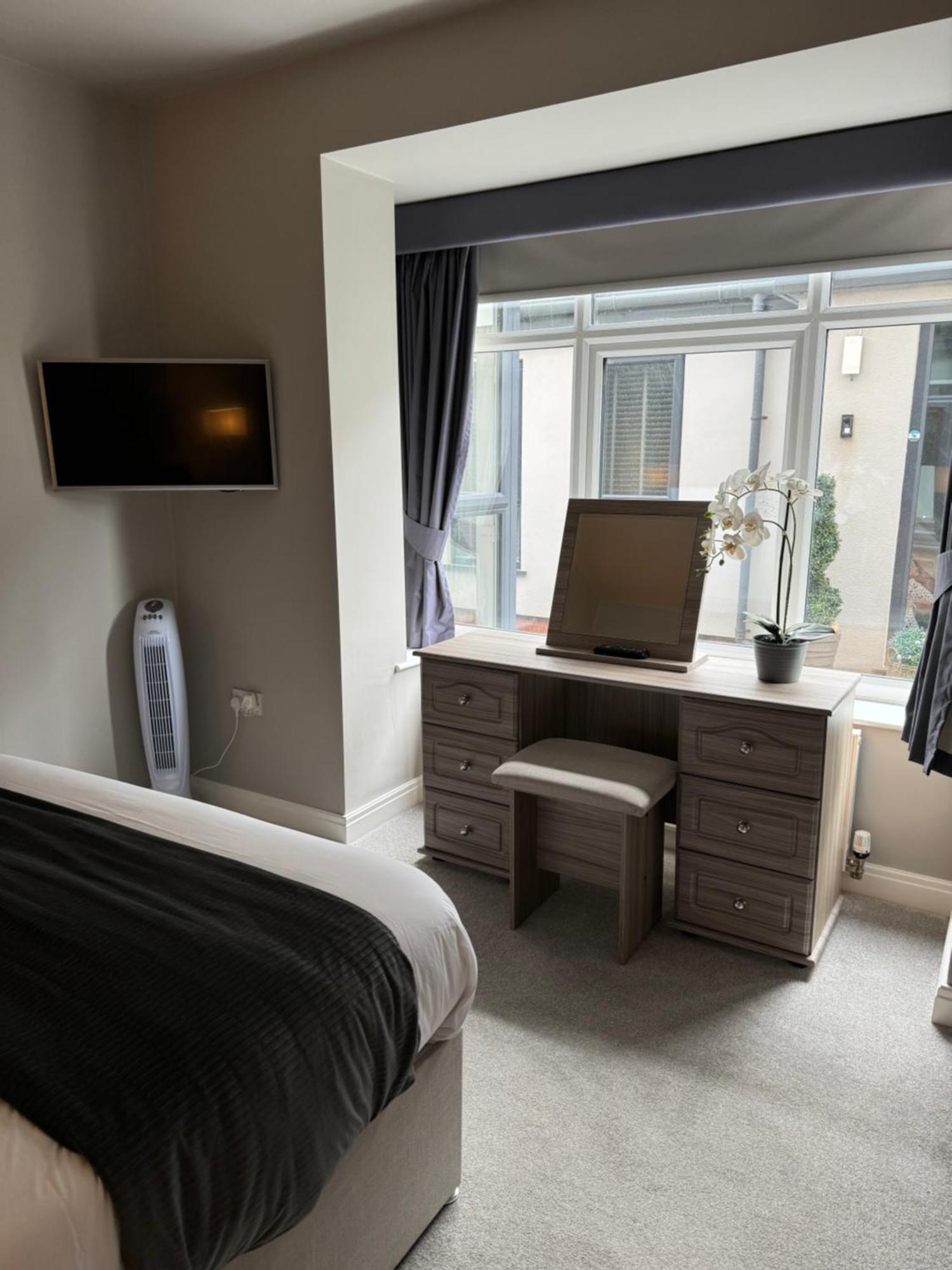 Beach House Apartment On Ground Floor With Sea View - Pet Friendly Cleveleys Kültér fotó