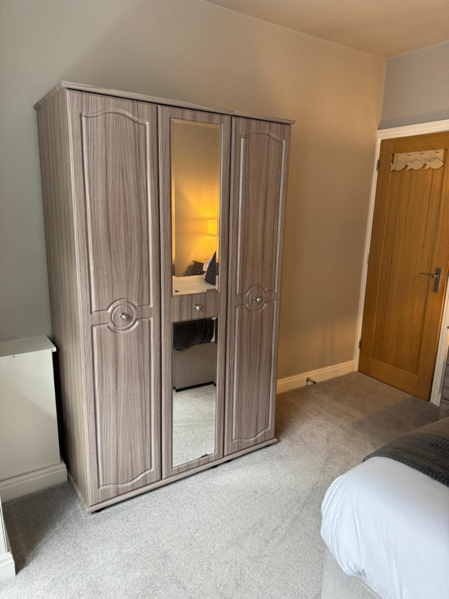 Beach House Apartment On Ground Floor With Sea View - Pet Friendly Cleveleys Kültér fotó