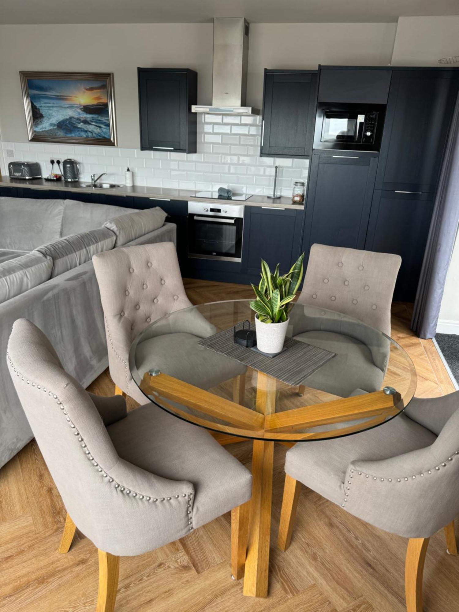 Beach House Apartment On Ground Floor With Sea View - Pet Friendly Cleveleys Kültér fotó