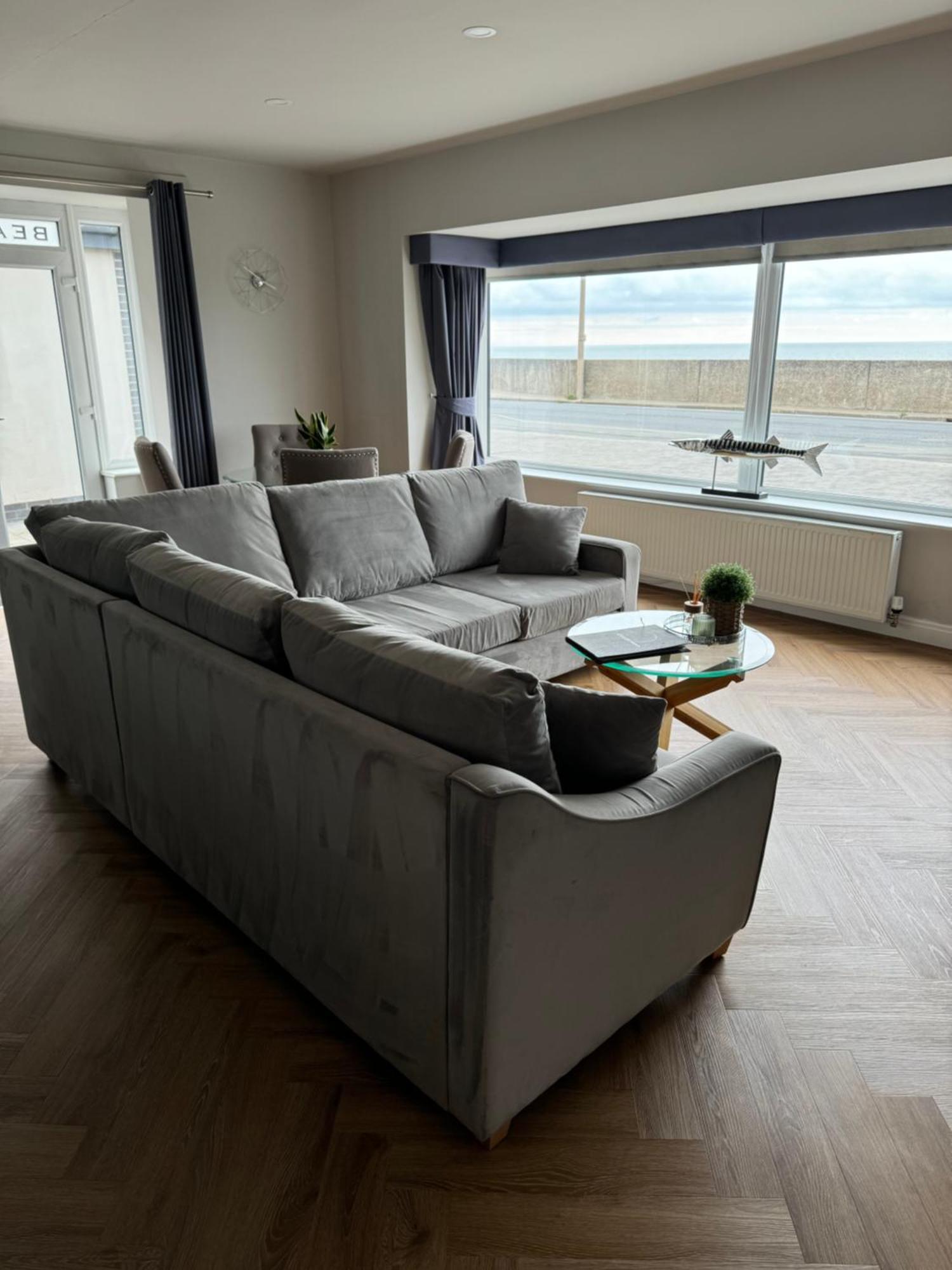 Beach House Apartment On Ground Floor With Sea View - Pet Friendly Cleveleys Kültér fotó