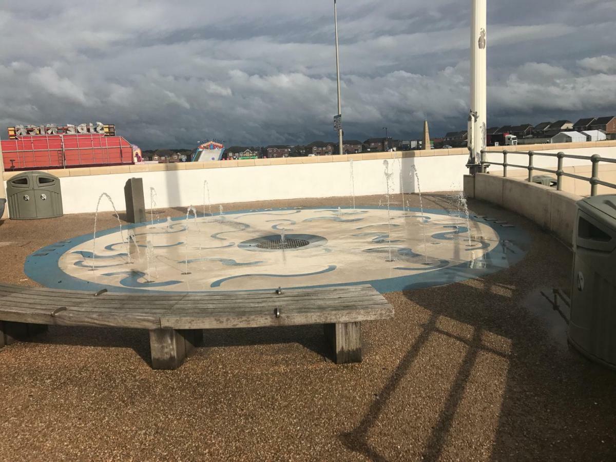Beach House Apartment On Ground Floor With Sea View - Pet Friendly Cleveleys Kültér fotó